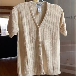 Like new. Button-up short-sleeve sweater